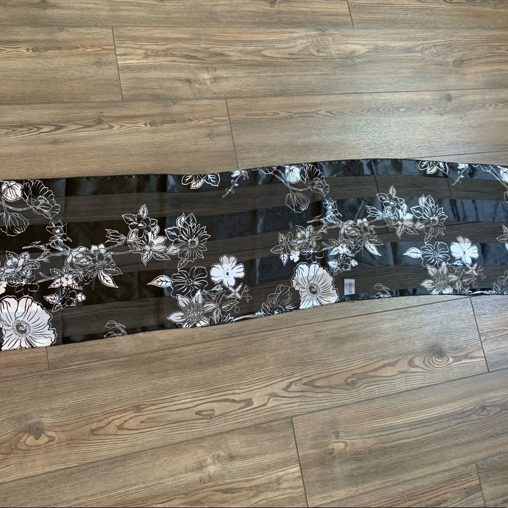 Scarf - Picture 2 of 5